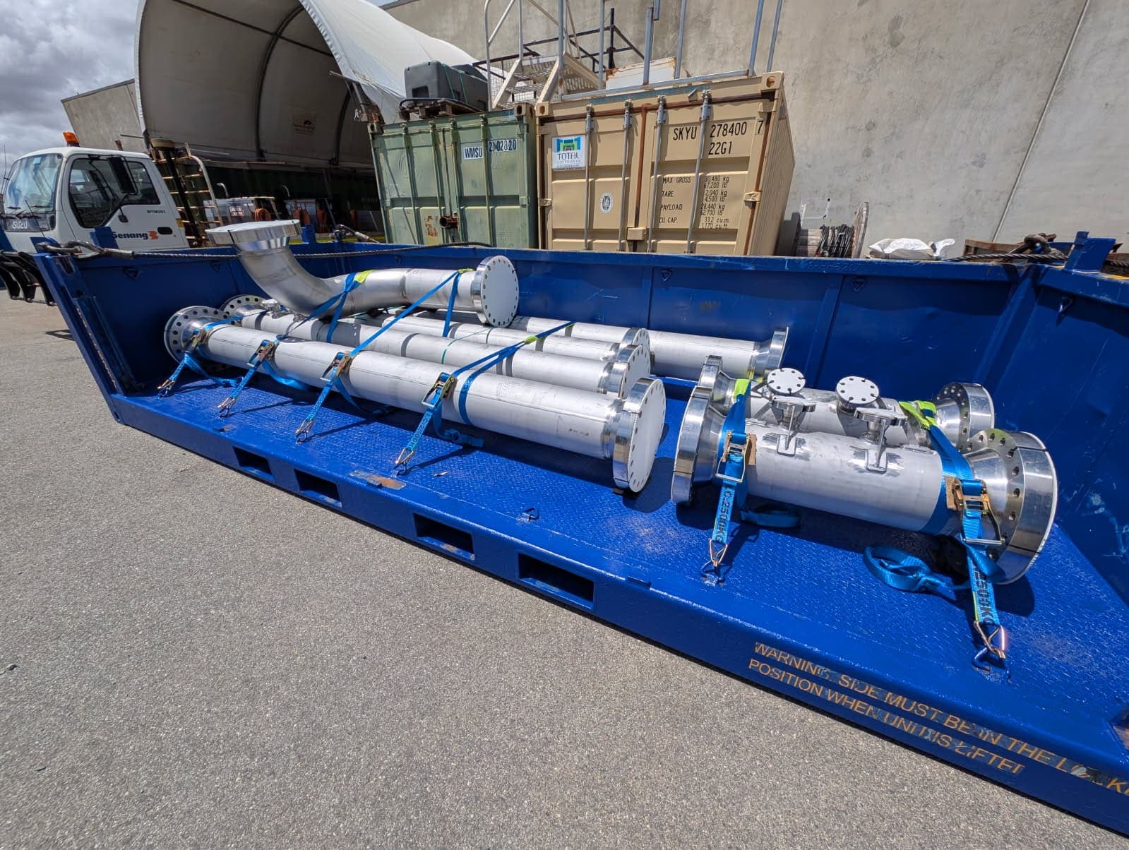 Long duplex pipe spools with flanged ends secured for delivery
