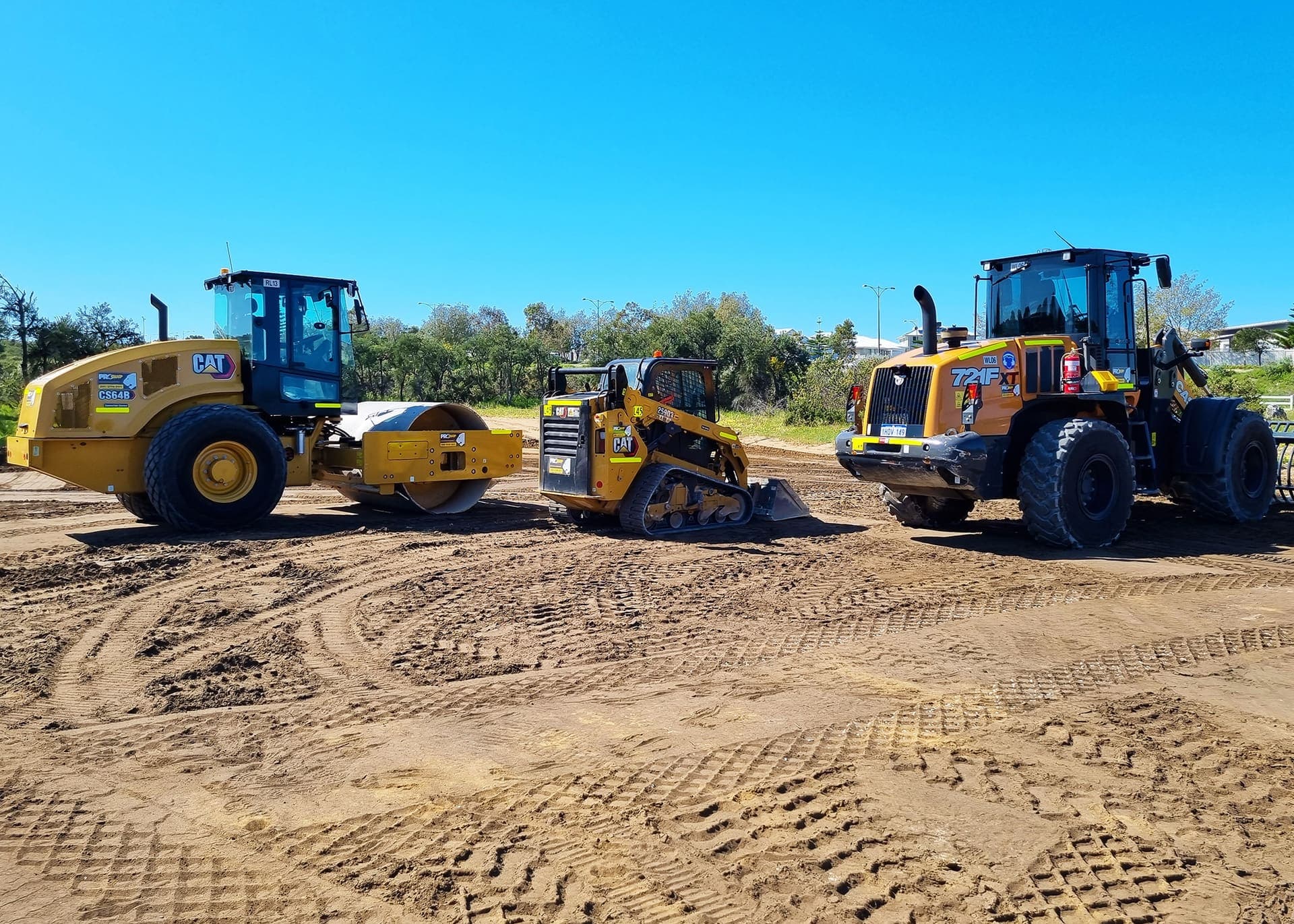 Roller, posi-track and loader working the cleared bore pad at Eglinton