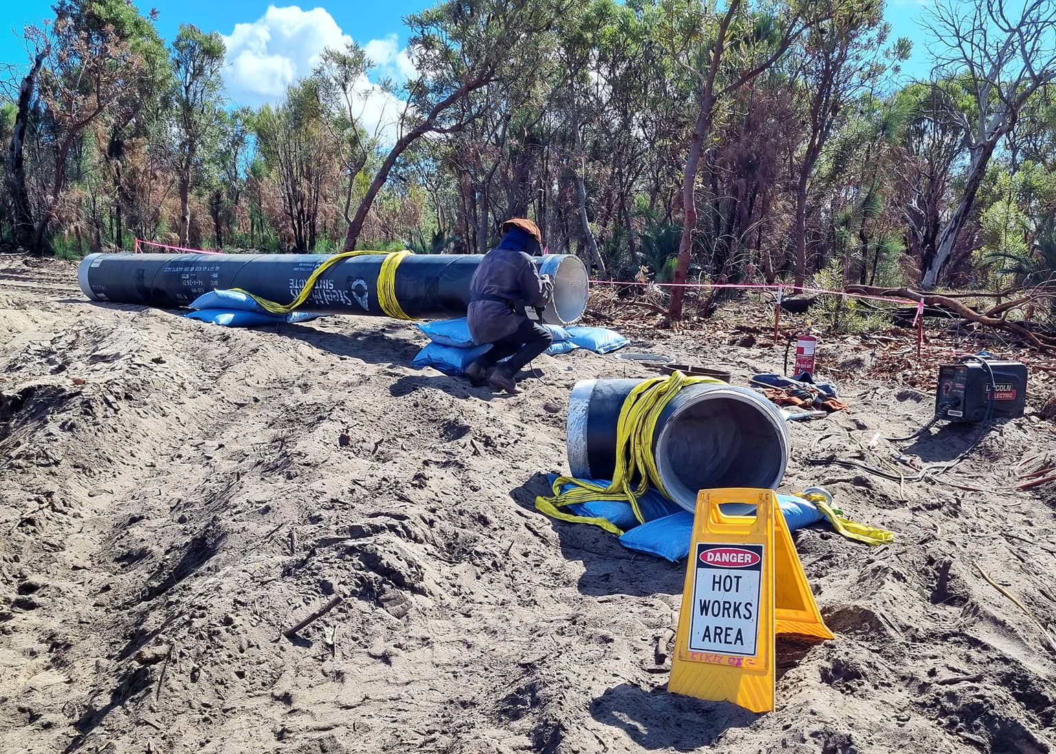 500mm MSCL pipe string staged for welding at Medina