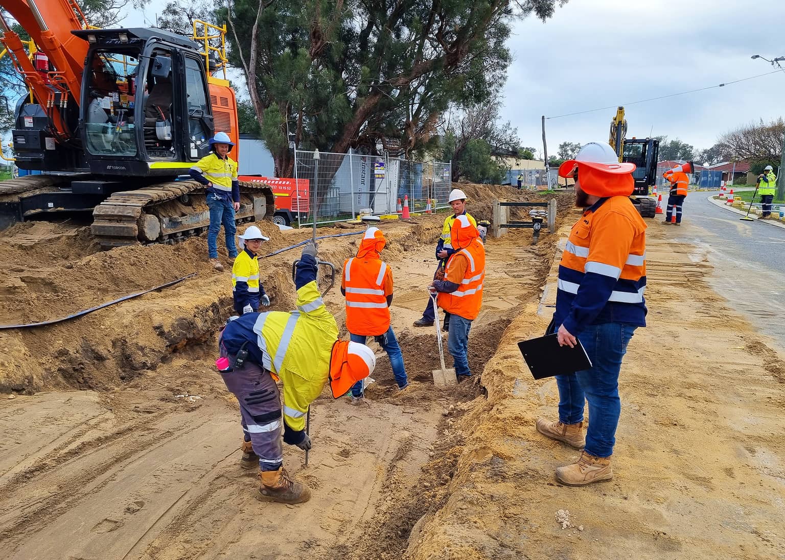 Site briefing with the crew on the Medina alignment