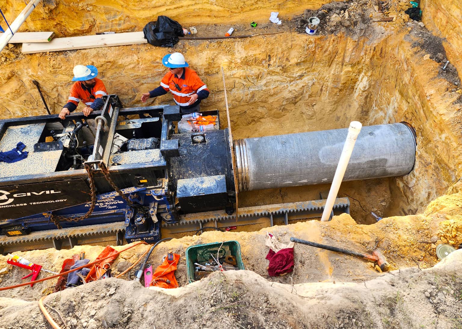 Crew fitting a coupling to the main in the trench