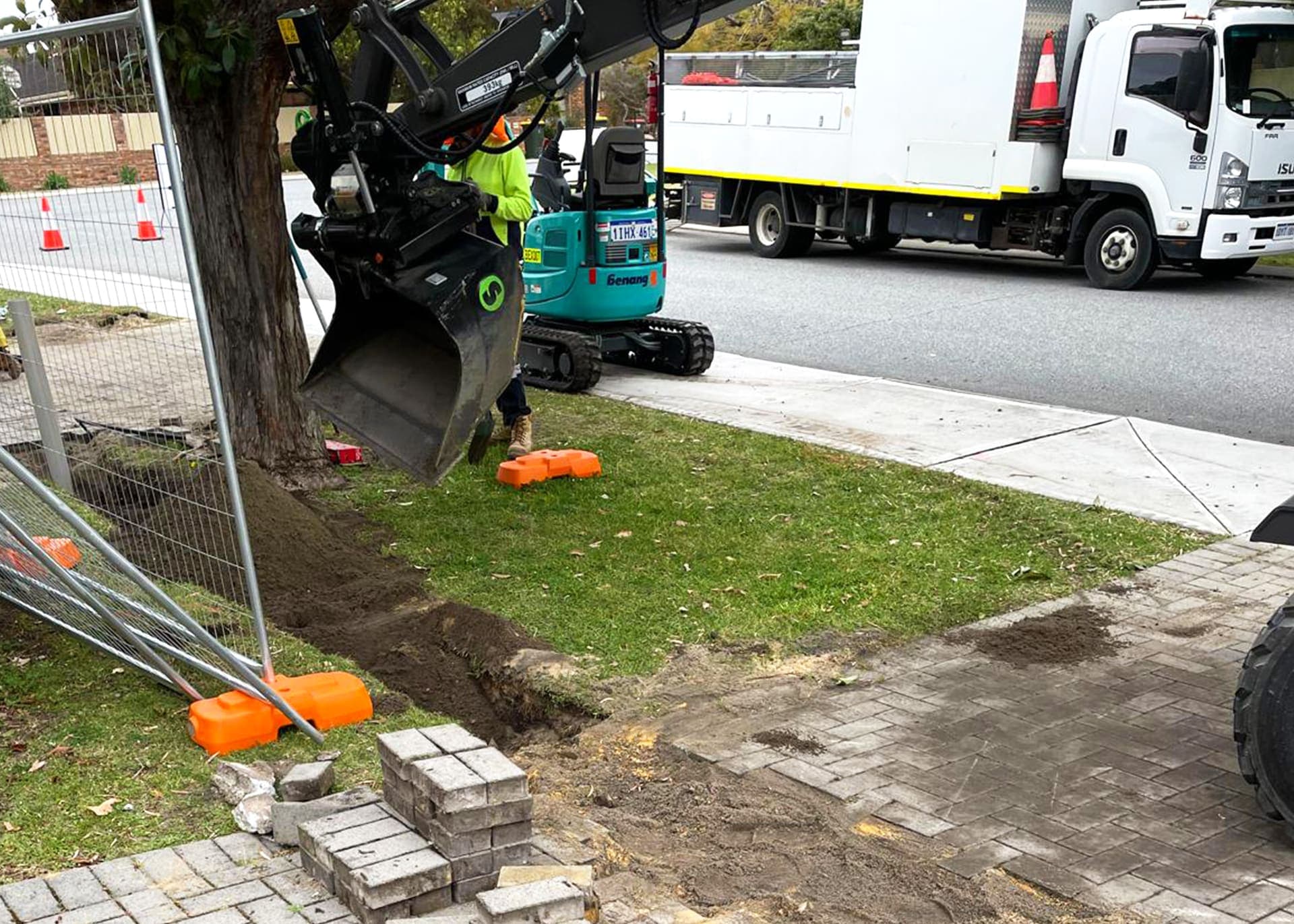 Trenching for the renewed water main on the Metro reticulation package