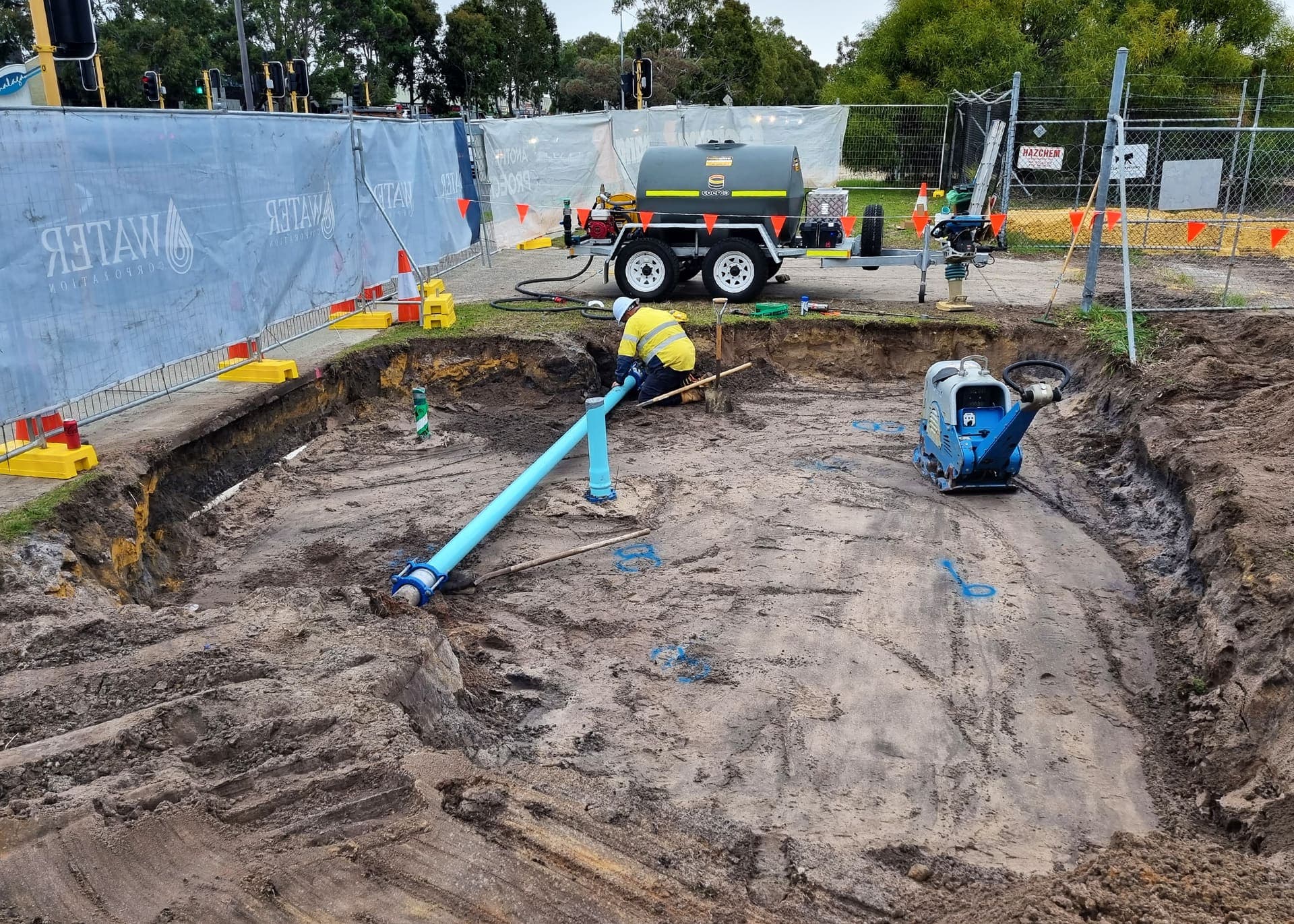 The exposed 630mm mild steel cement lined main in the cutover excavation
