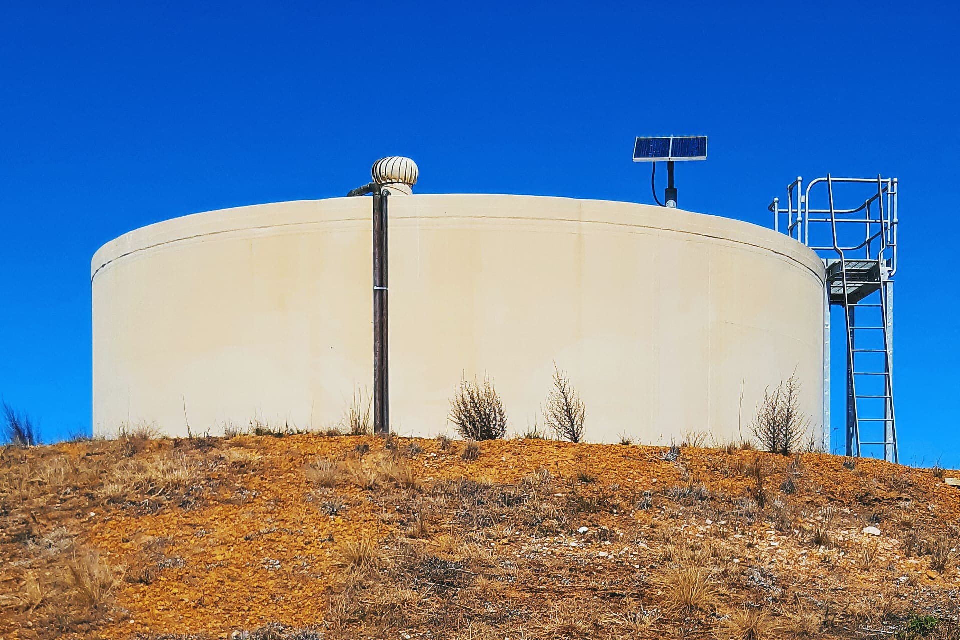 Concrete water tank on the rise at North Lake Grace with solar telemetry and access ladder