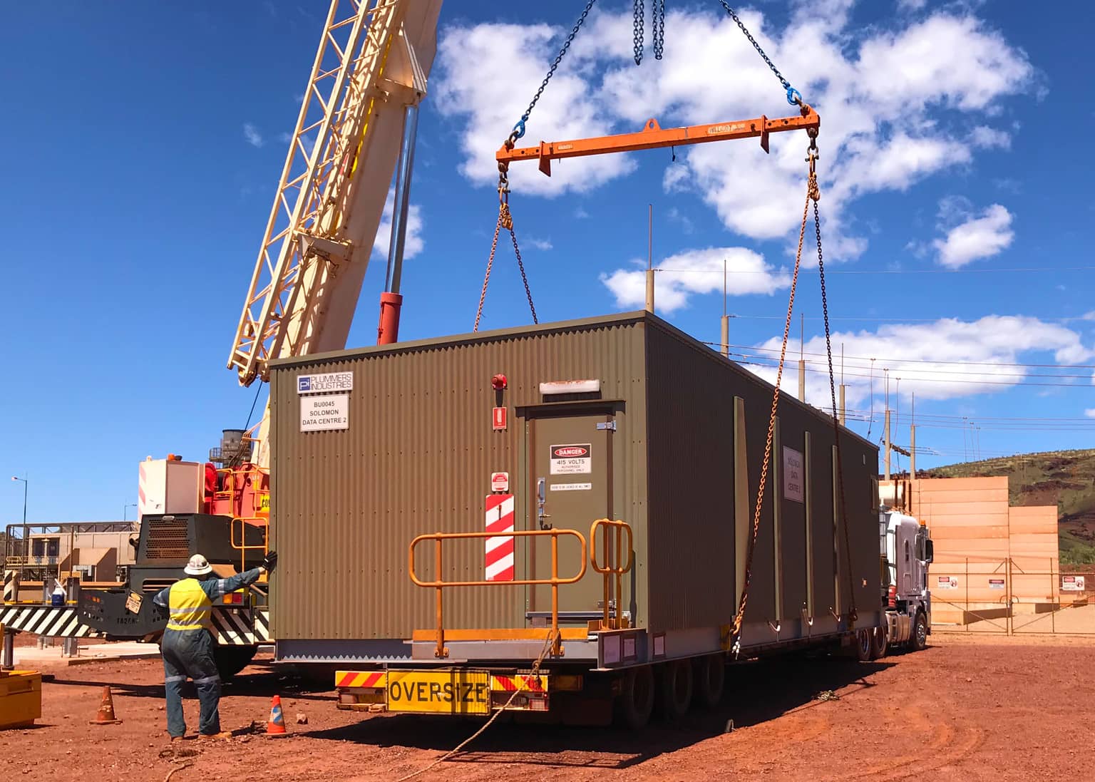Prefabricated data centre building craned into position at Solomon Hub