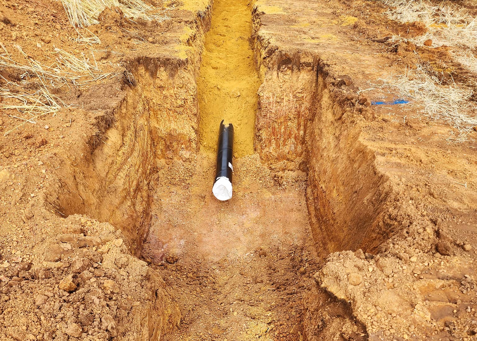 New main bedded in the trench on the Wheatbelt alignment