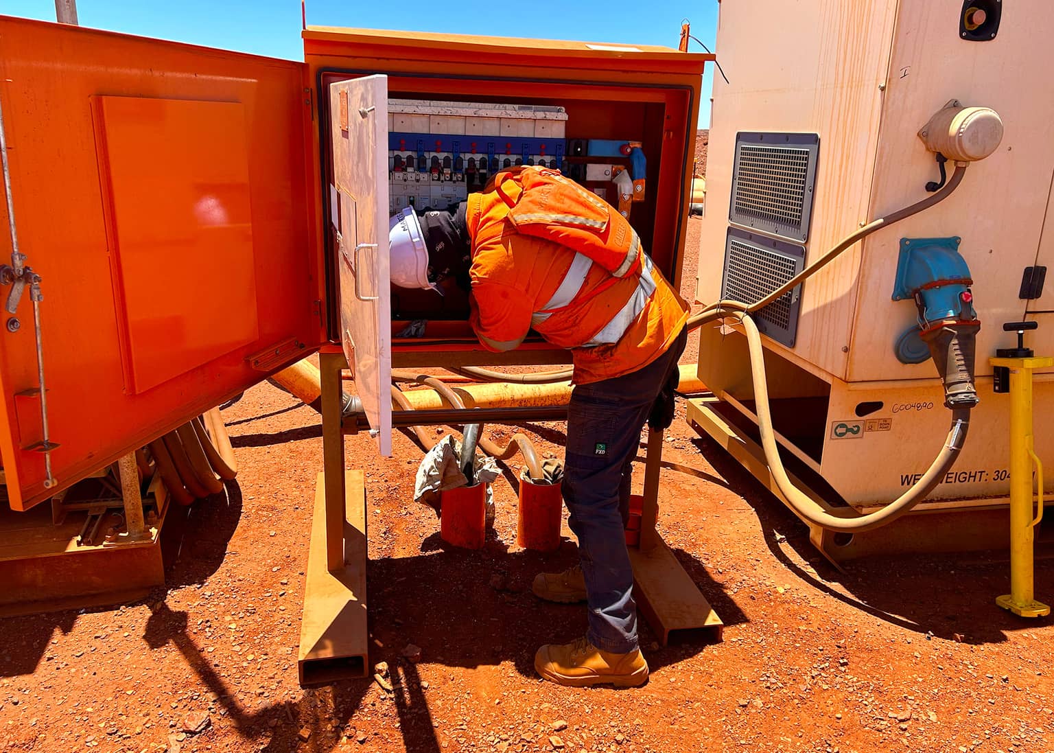 Benang operator servicing dewatering plant on site