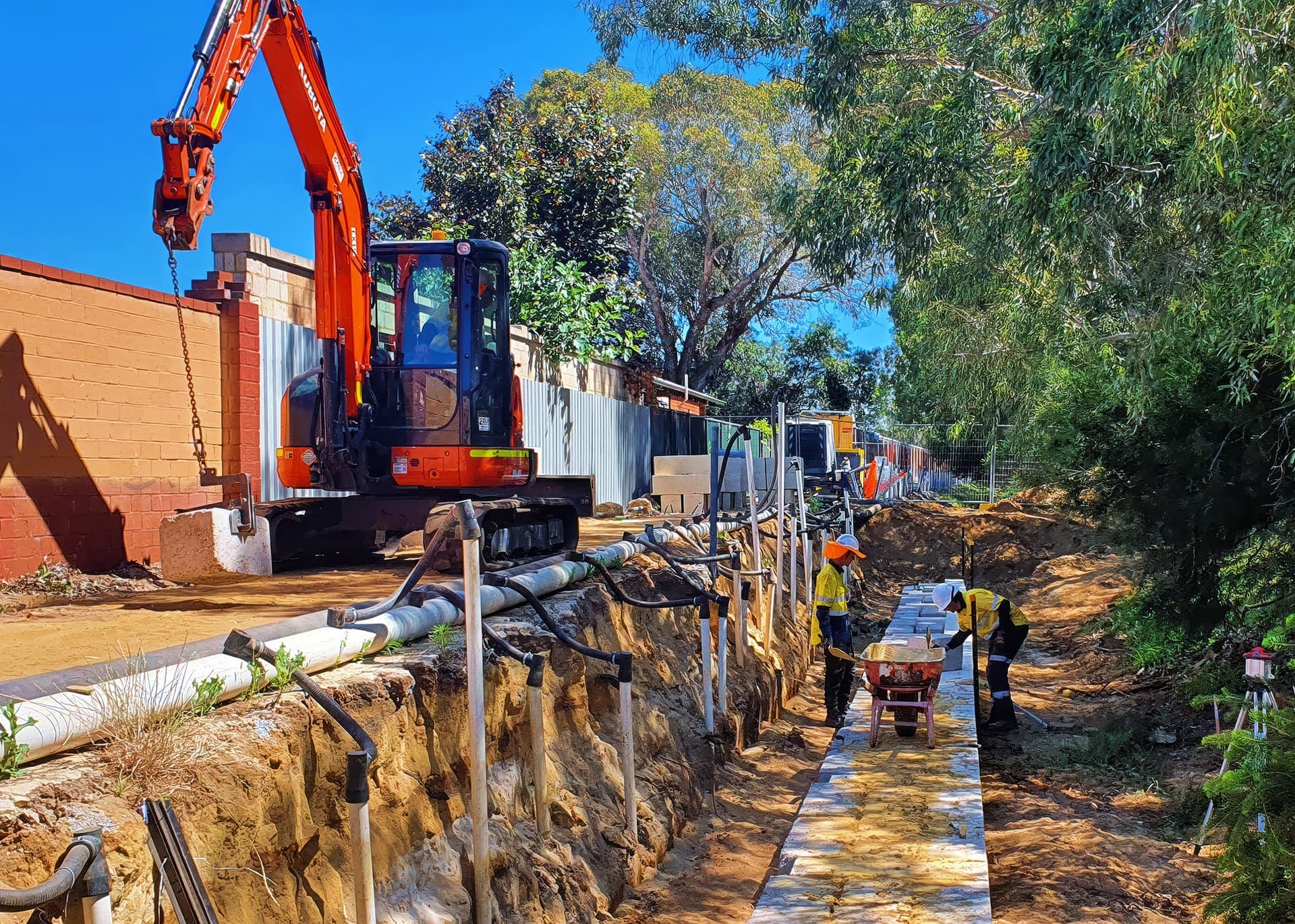 Backfill and compaction behind the completed walls