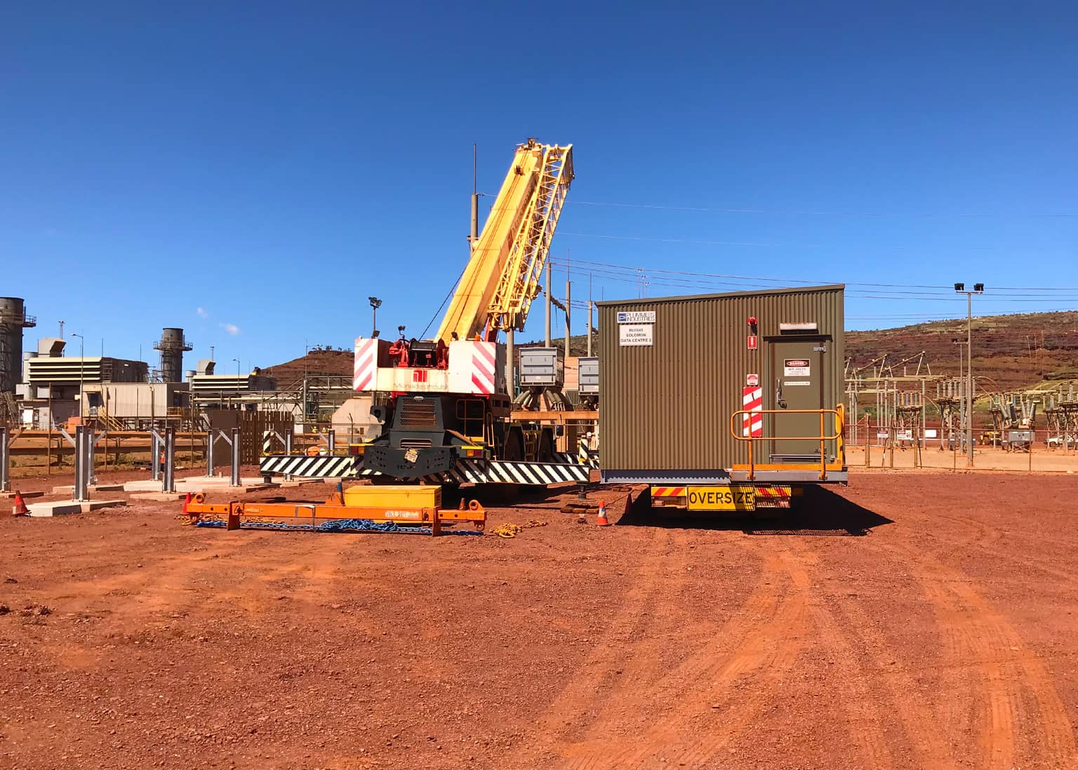 Crane rigged for the data centre module lift at Solomon